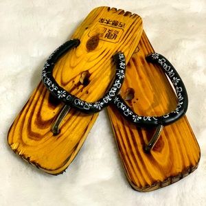 Women’s size 8 Wooden sandals